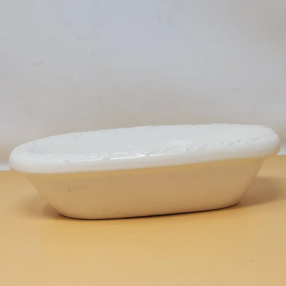 Set Of 2 White Ceramic Floral Soap‎ Dishes With Embossed Design Bathroom Decor